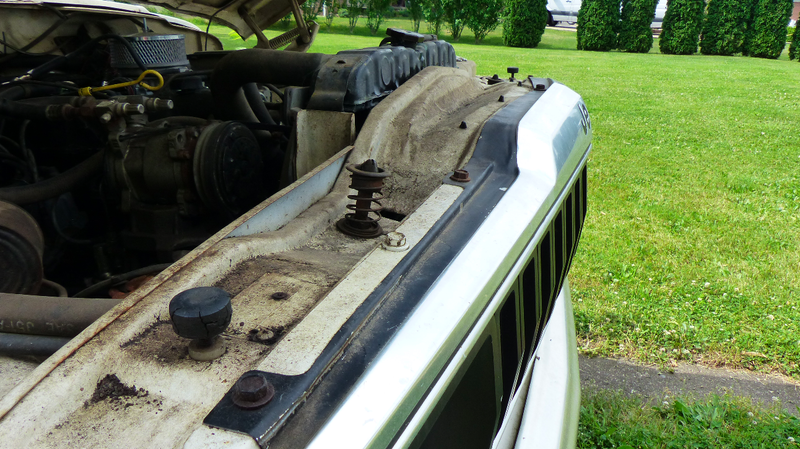 Illustration for article titled The Fascinatingly Cheap Way Jeep Restyled The Jeep Wagoneer For Nearly Three Decades